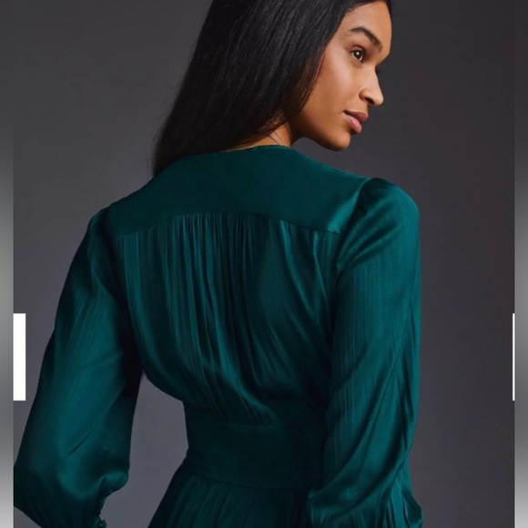 By Anthropologie Deep-V Tunic Button Down Top Green Satin Color Sz. M - Picture 3 of 12